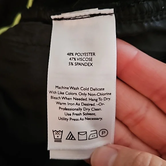 Women's size 8 Eddie Bauer black pants - Picture 5 of 5